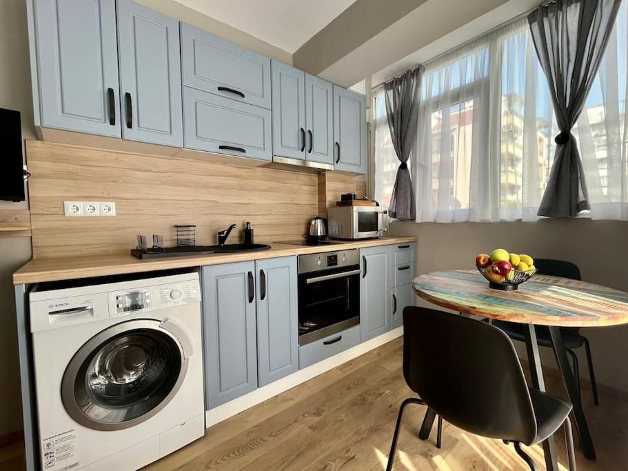 Sea Garden Apartment *