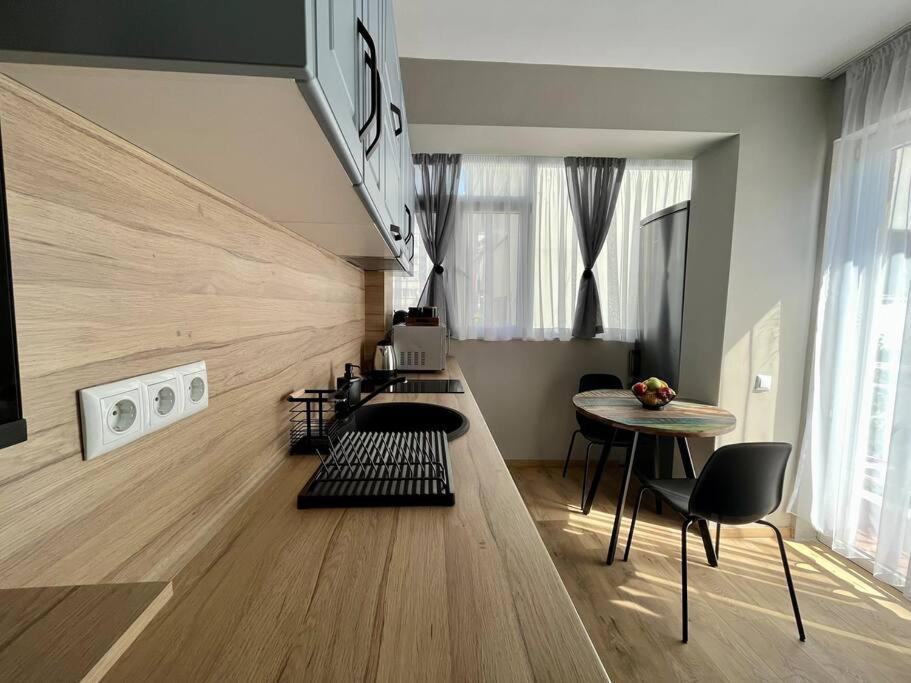 Sea Garden Apartment *